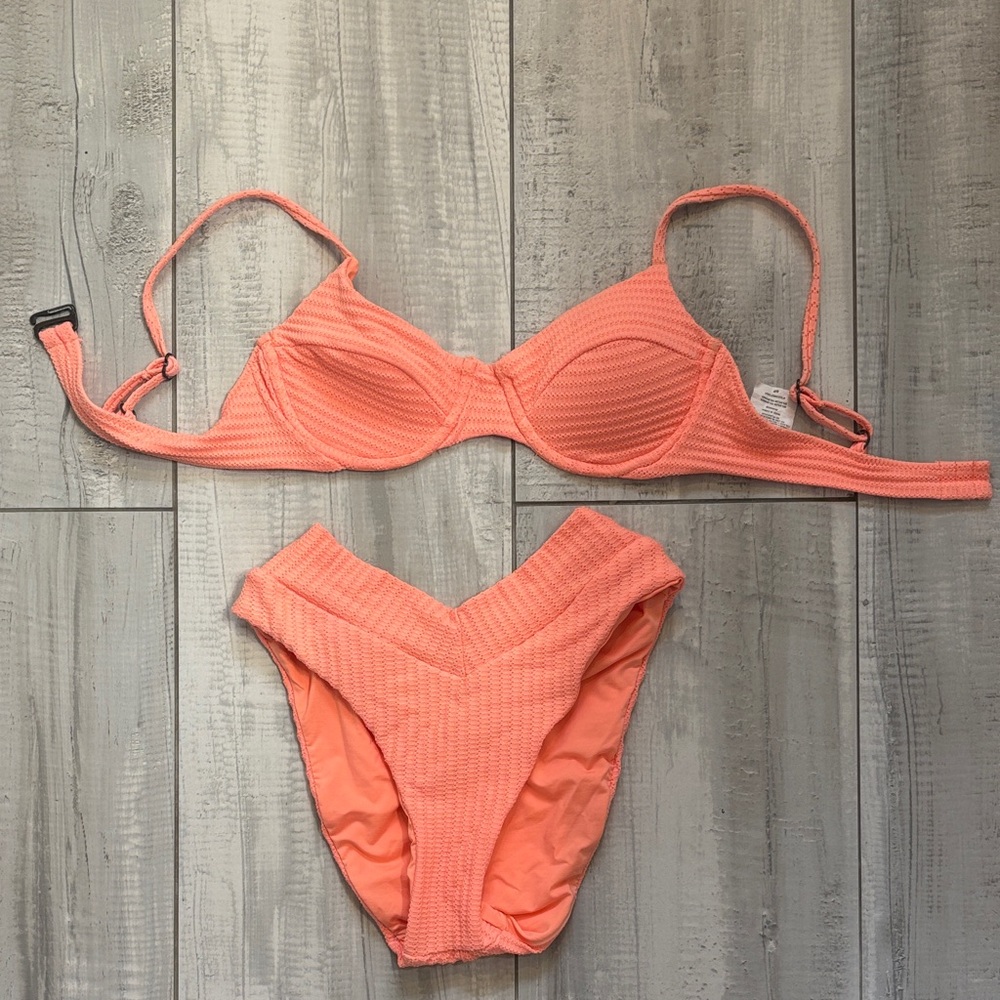 Becca cheeky Coral Textured V-Waist Bikini Set